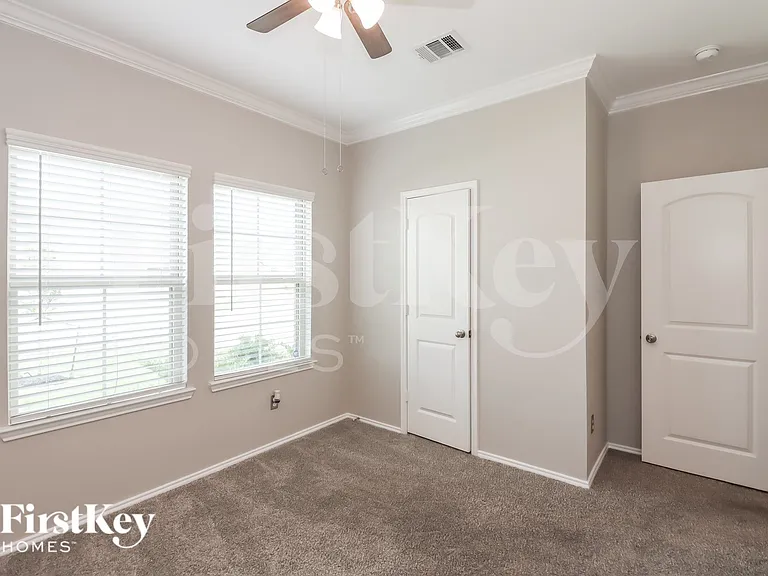 4407 Follina Trl — Photo 13