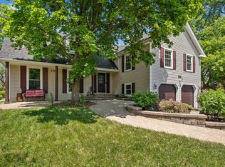 27W256 Carrel St, Winfield, IL 60190