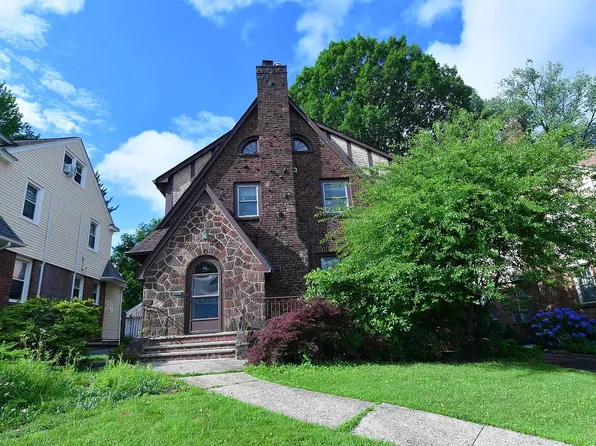 328 Demott Ave, Teaneck, NJ 07666