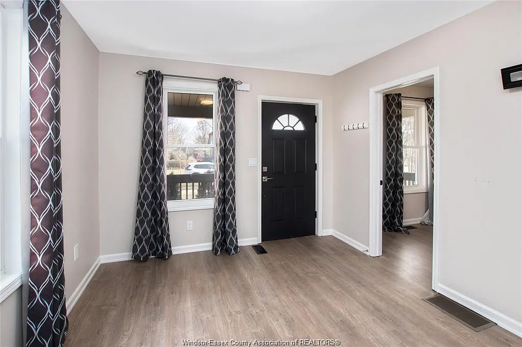 3 bed, $2,400 — Photo 4