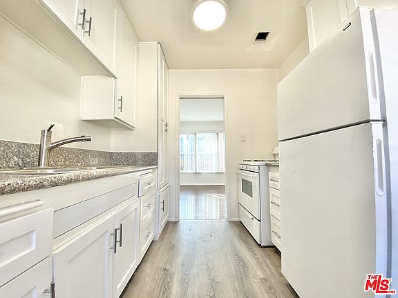 3rd image of 1518 N Laurel Canyon Blvd #8