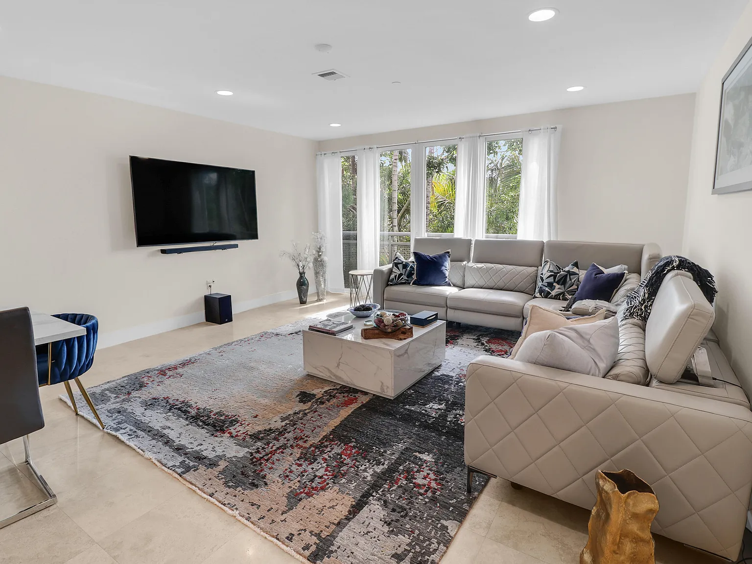 3 bed, 3.0 bath, 1914 sqft, $7,500 — Photo 3
