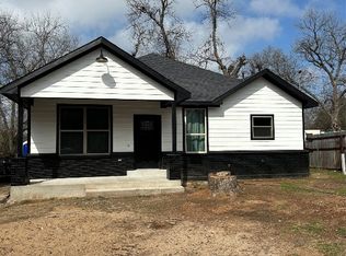 1117 E James St, Cleburne, TX 76031