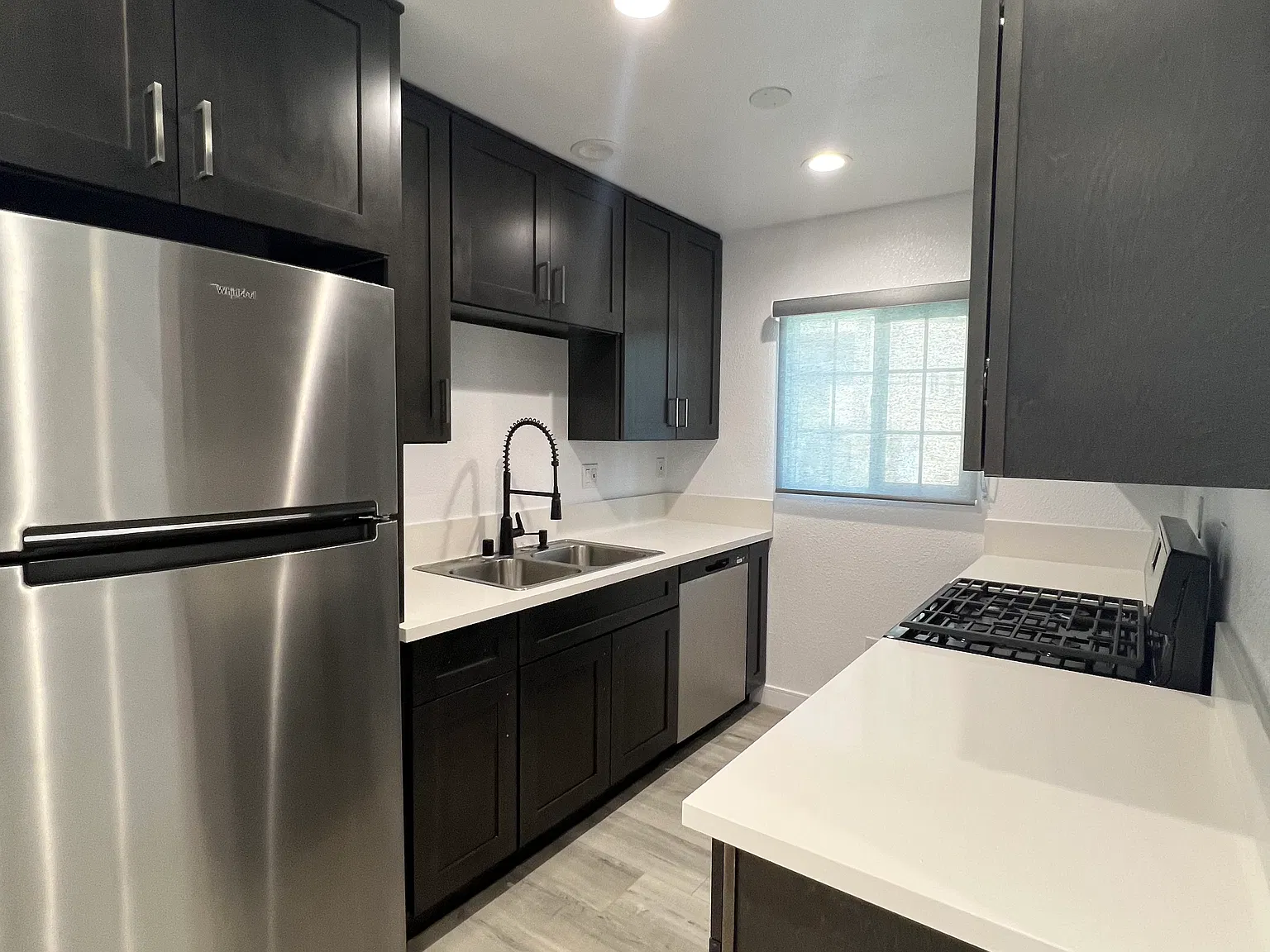 900 W College — Photo 3