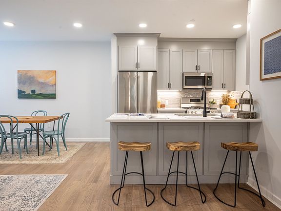 5th image of 660 Bloomfield Ave #403