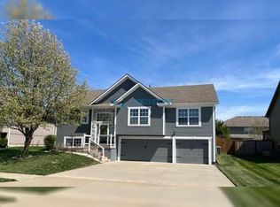 9020 SW 10th St, Blue Springs, MO 64014