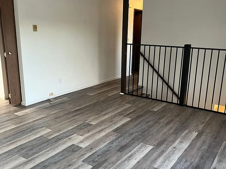 1011 S Comstock Rd — Photo 1