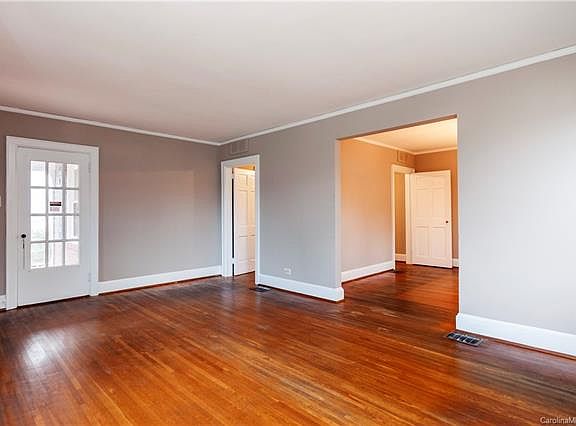 3rd image of 2633 Commonwealth Ave