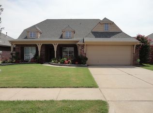 611 N Sycamore St, Jenks, OK 74037