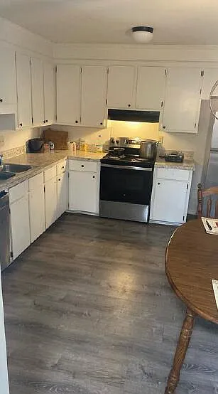 3 bed, 1.5 bath, 1166 sqft, $2,195 — Photo 2