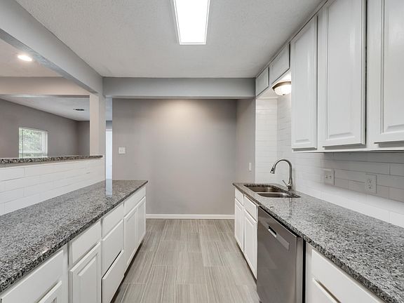 4th image of 1319 Waweenoc Ave