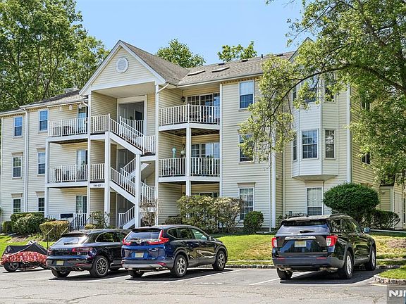2nd image of 518 Holly Ct