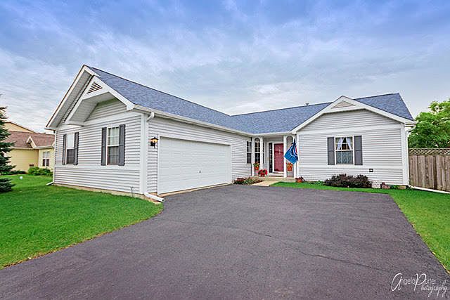1st image of 3305 Wembley Dr