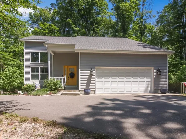 4104 Michigan Trl, Kewadin, MI 49648