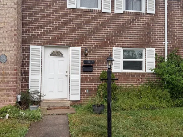 703 S Concord Ct, Sterling, VA 20164