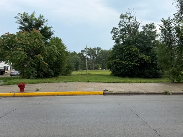 8801 S Houston Ave, Chicago, IL 60617