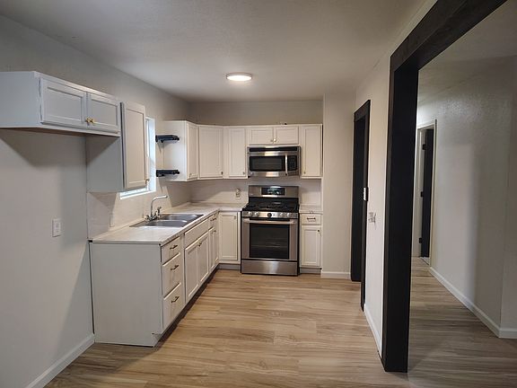 3rd image of 559 E 58th St N