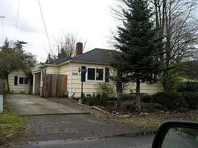 1106 3rd St SE photo 1
