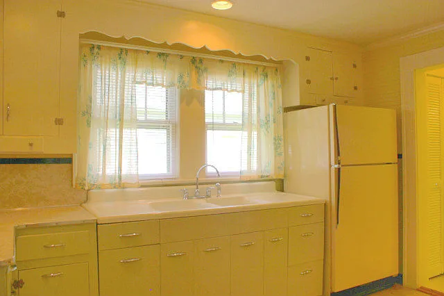 2 Bedroom Cottage Plan Available Mid-August — Photo 4
