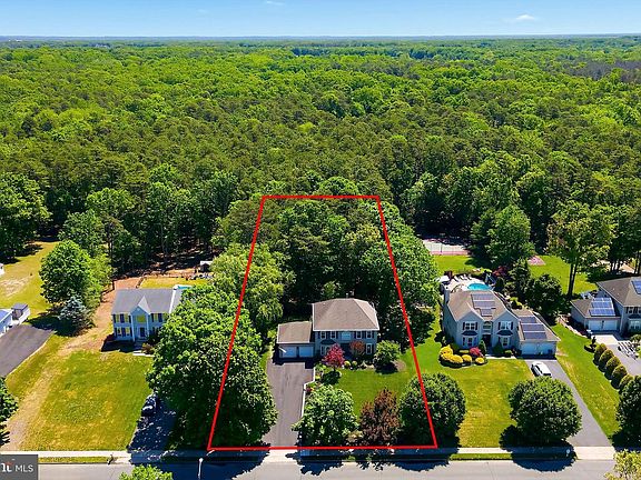 3rd image of 618 Winterberry Blvd