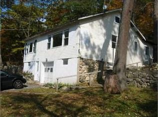 12 Roosevelt Ave, Oak Ridge, NJ 07438