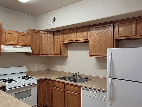 2nd image of 1000 La Fonda Dr #P