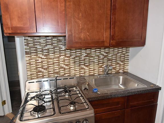 5th image of 160 Clarkson Ave #1