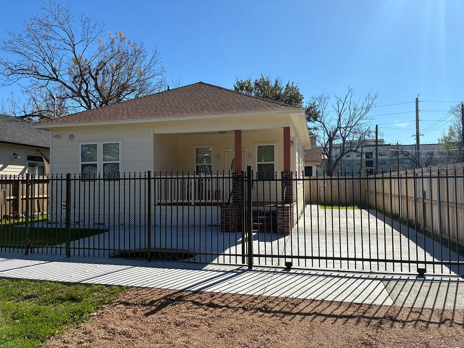 3 bed, 1.5 bath, 952 sqft, $1,700 — Photo 1