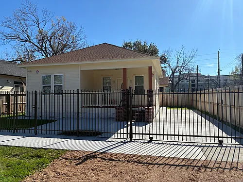 1604 Brooks St Photo 1