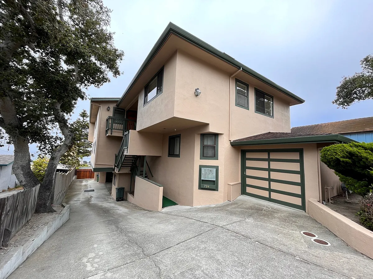 Building Photo - 724 Spencer St #2