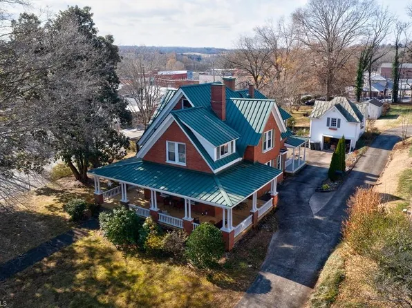 105 Gwyn Ave, Elkin, NC 28621