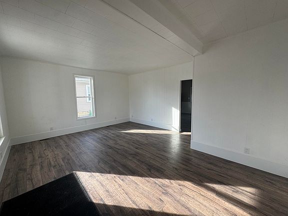 4th image of 609 N Mill St