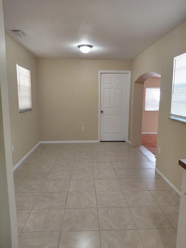 3 bed, 1.5 bath, 1015 sqft, $2,275 — Photo 4
