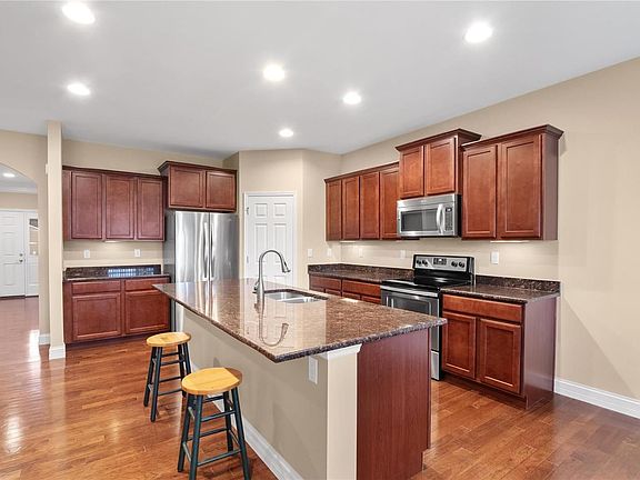 5th image of 751 Ostrich Dr