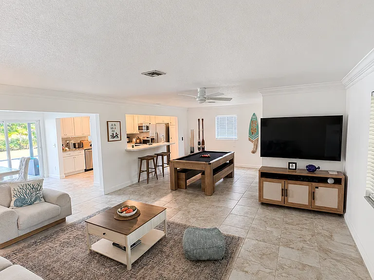 2502 NE 15th Ln — Photo 11