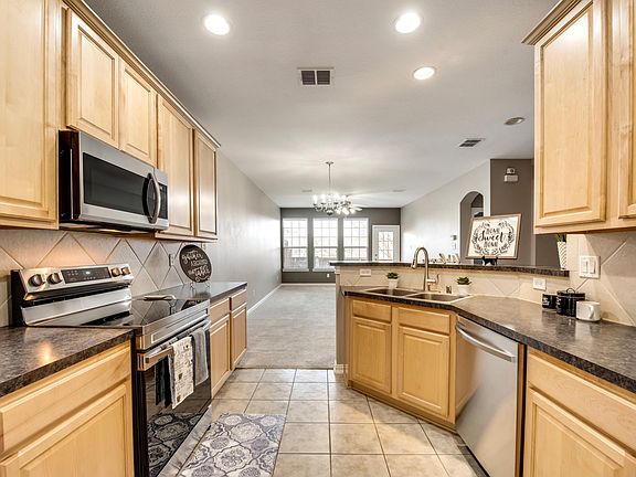 5th image of 1729 Brookview Dr