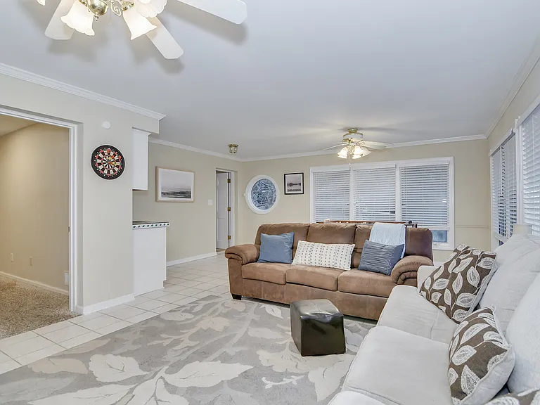 2415 Apricot Ln — Photo 25