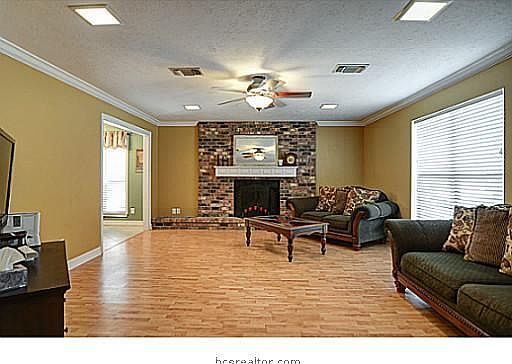 3rd image of 3115 Rolling Glen Dr