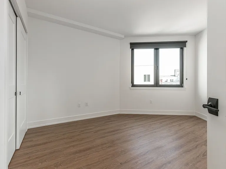 1525 Ridge Ave #301 — Photo 8