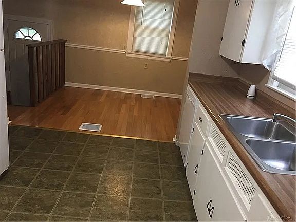 4th image of 2820 Harvey Ave