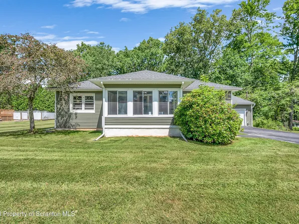 15 Marabee Ave, Dallas, PA 18612