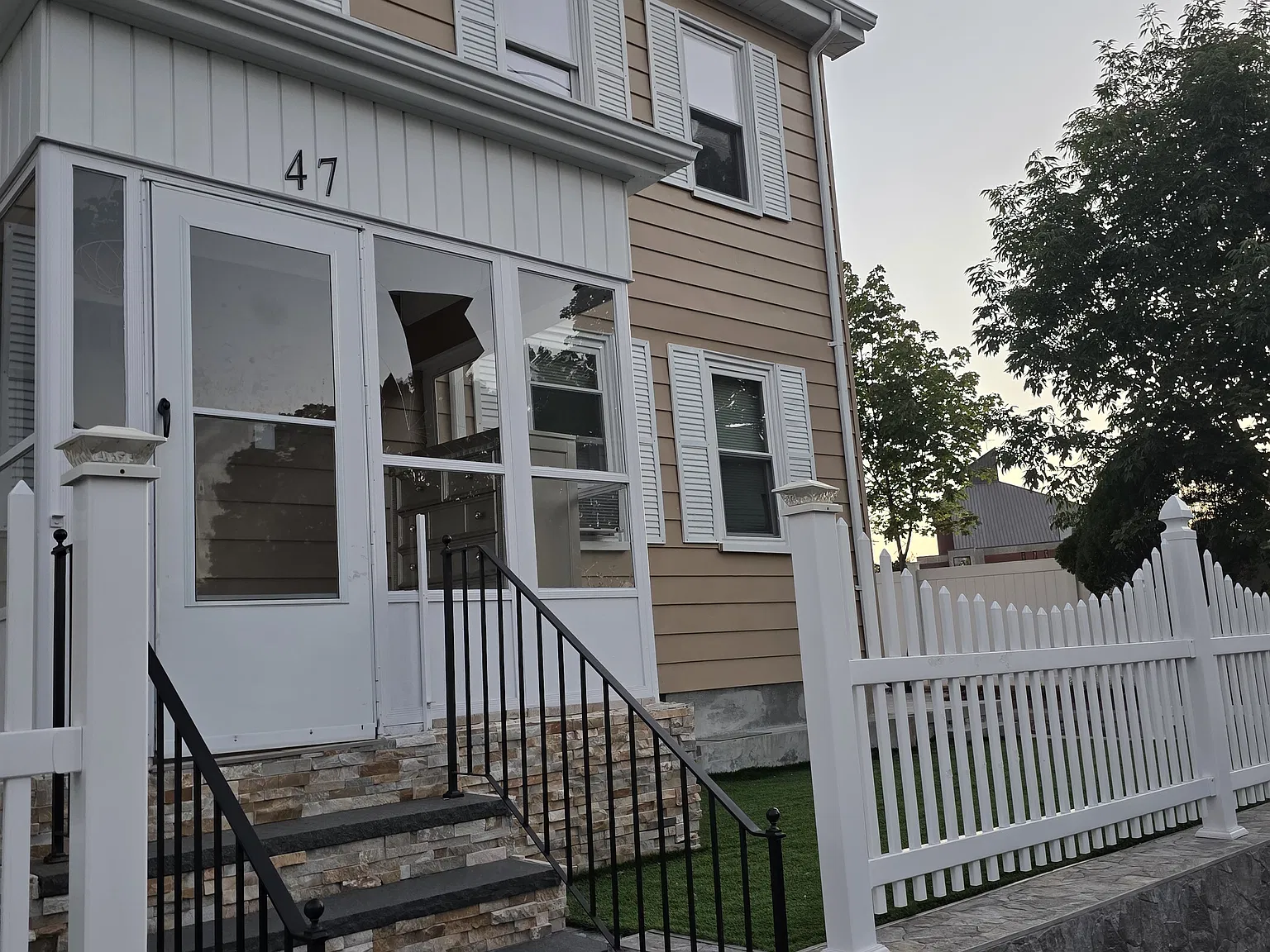 47 Cottage St — Photo 2
