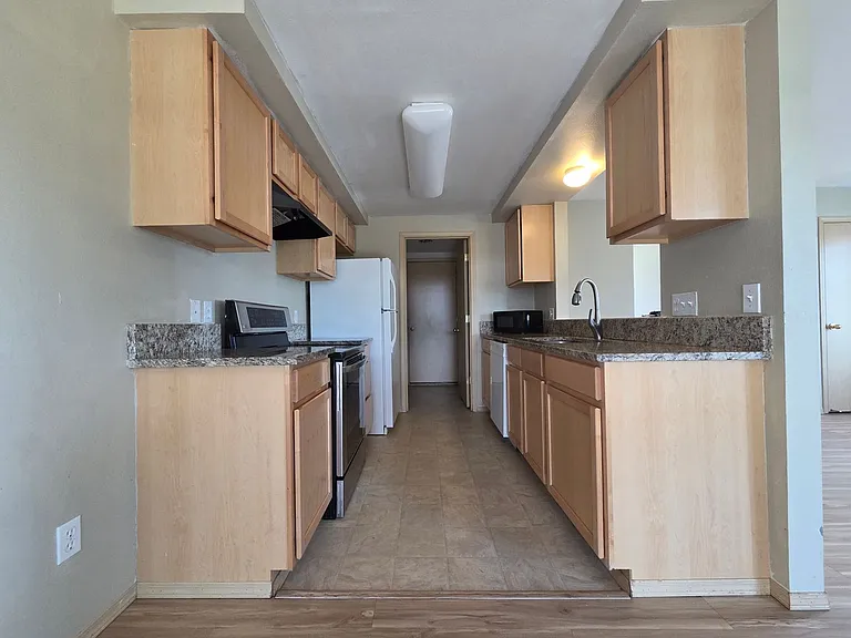 3506 I St NE #101 & 102 — Photo 7