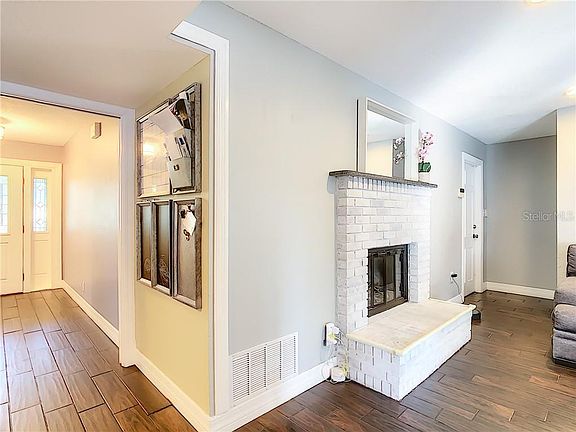 5th image of 734 Saint Dunstan Way