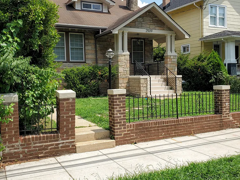 Enclosed front yard.