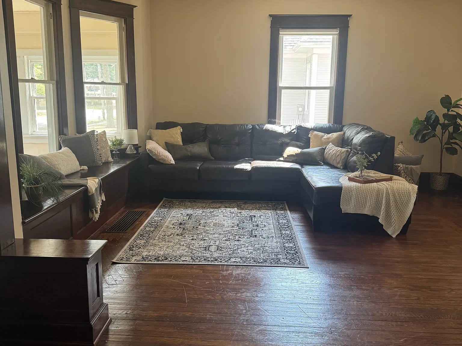 4 bed, 2274 sqft, $2,500 — Photo 4