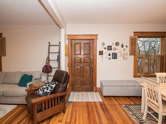 3rd image of 3316 Woodford Rd