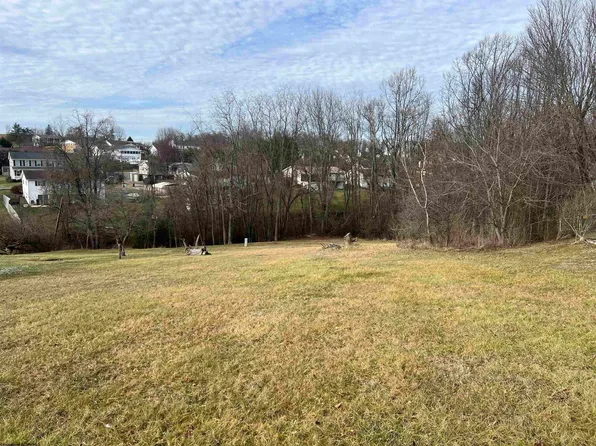 Deerfield Dr, Fairmont, WV 26554