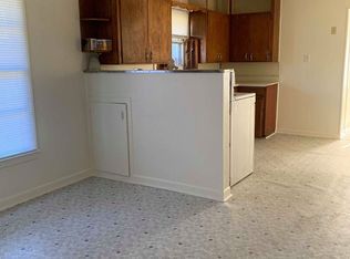 914 W Trinity St, Groesbeck, TX 76642