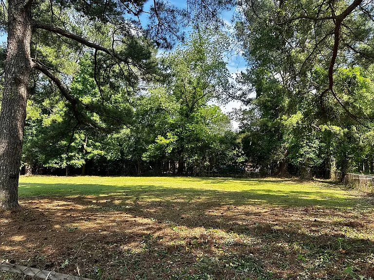2300 E Hewitt St — Photo 20